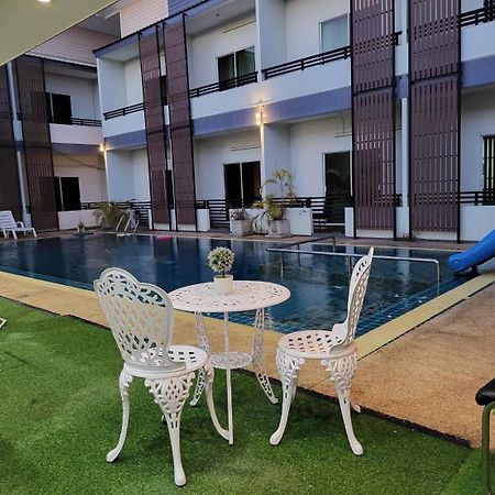 The S.G Hotel Buriram Bagian luar foto